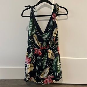 Penelope Palm Front Wrap Romper in Navy
superdown